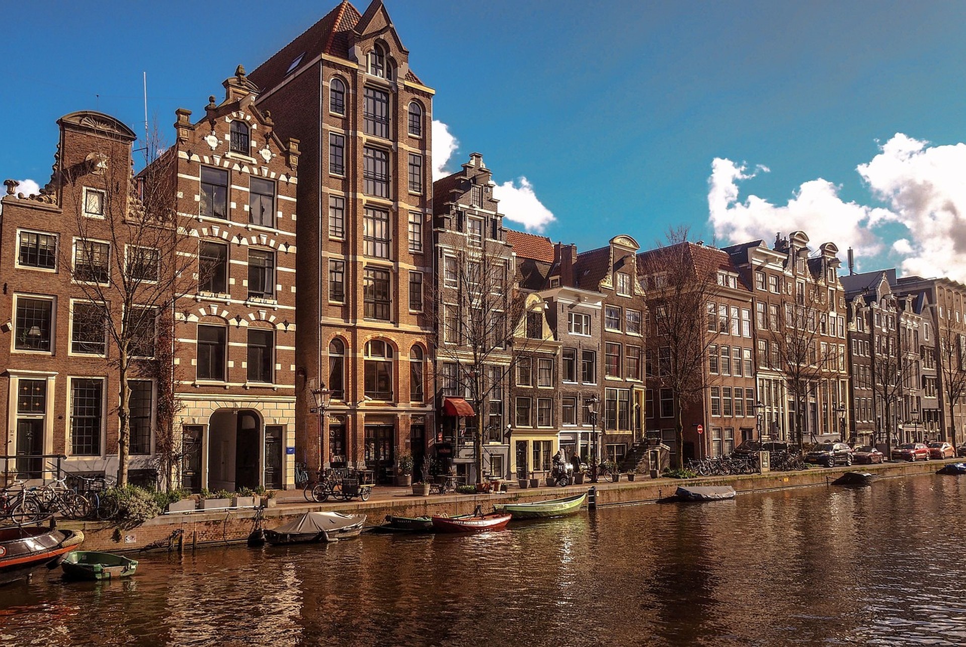 Solo travel to a Netherlands retreat: trains, eSIM, cash, and accessibility